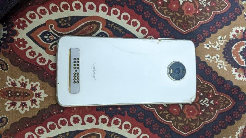 moto z4 (4 +128) 1