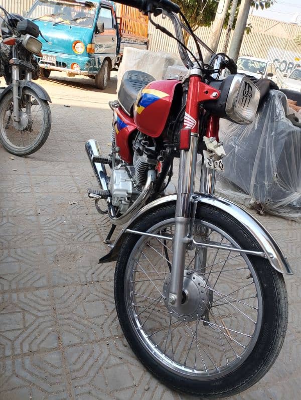 125 Honda bike Good condition 4