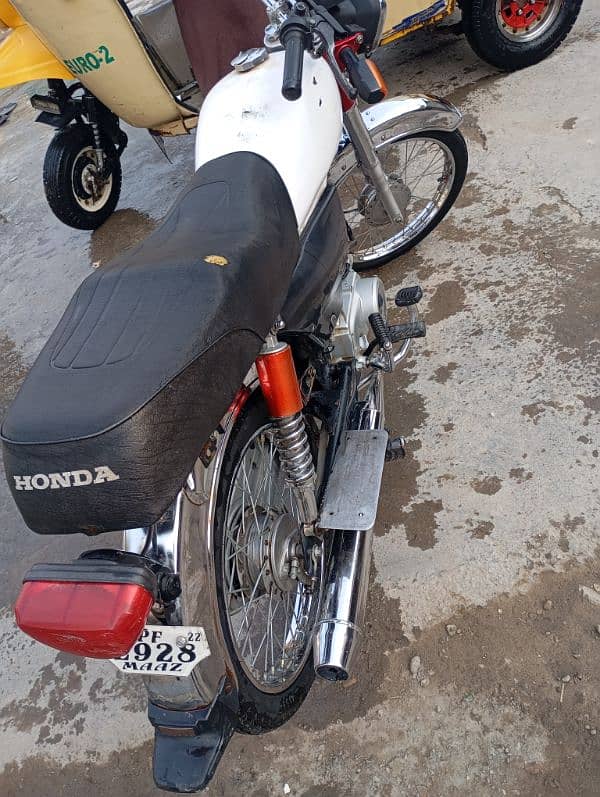 United 70cc for sale with original tank and side covers. 5