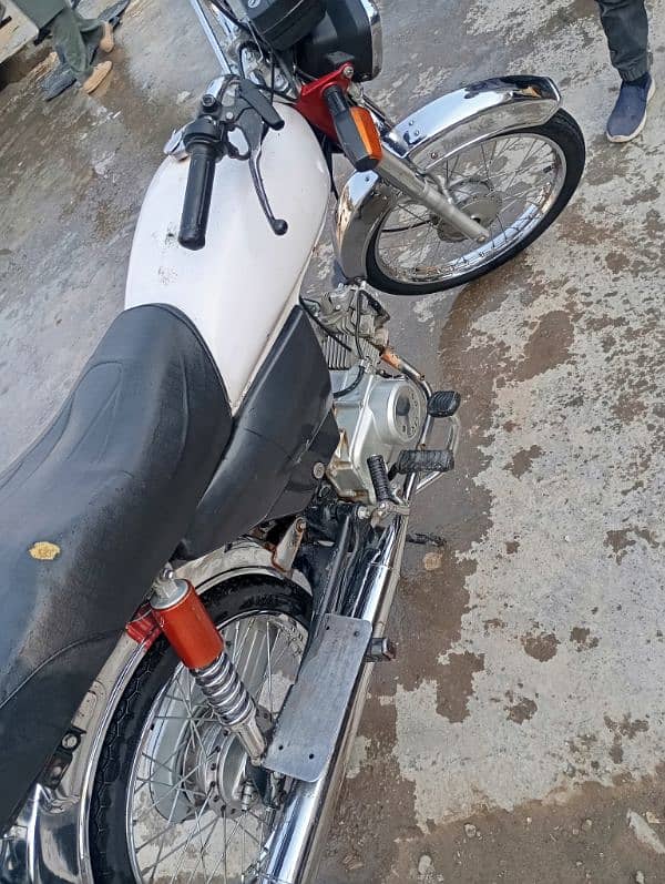 United 70cc for sale with original tank and side covers. 6