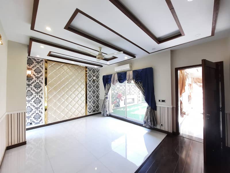 1 Kanal Super Hot Located Bungalow Is Available For Rent In The Best Block Of DHA Phase 4 Lahore 20