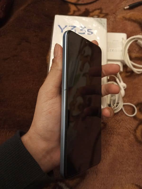 Vivo Y33s 4