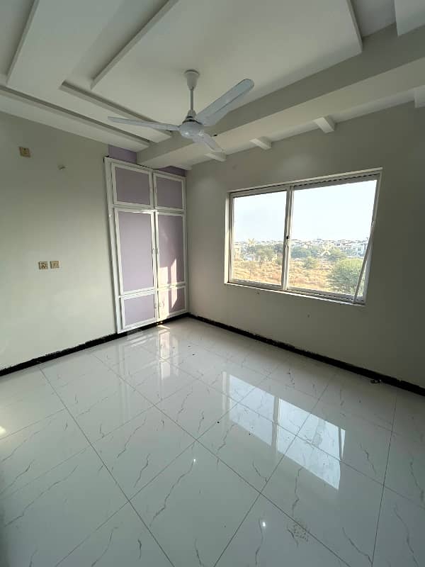 Beautiful 2 Bed Spacious Apartment With Mountains View in D12 9