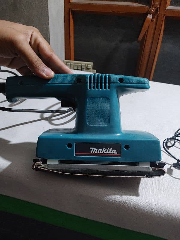 Makita 9035 Sander 1