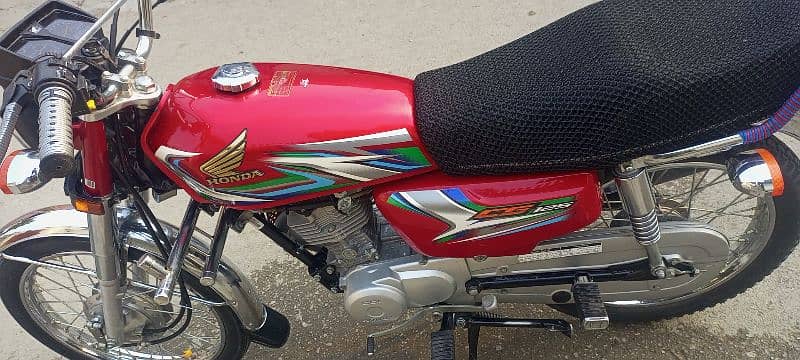 Honda 125 2023 model Islamabad register with two digit number 7