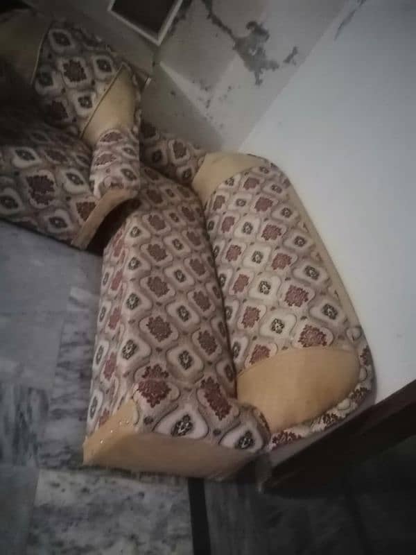 sofa set 5 seater urgent sale 0