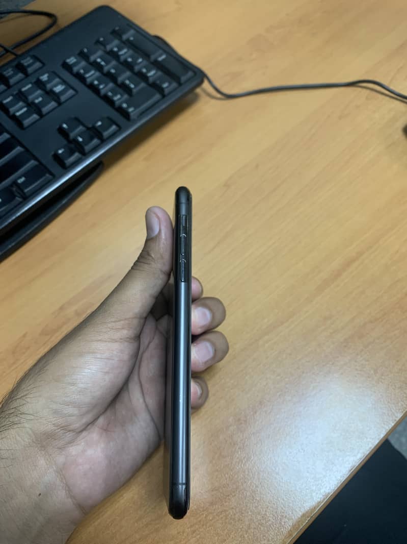 Iphone 11 Pro Max Non PTA, Unlocked 3