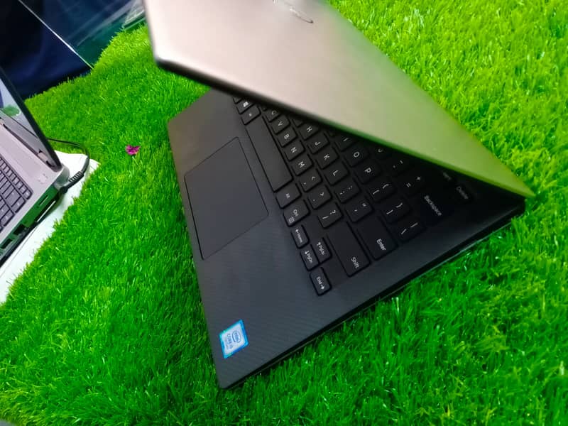 Dell XPS i5  7th genration 1