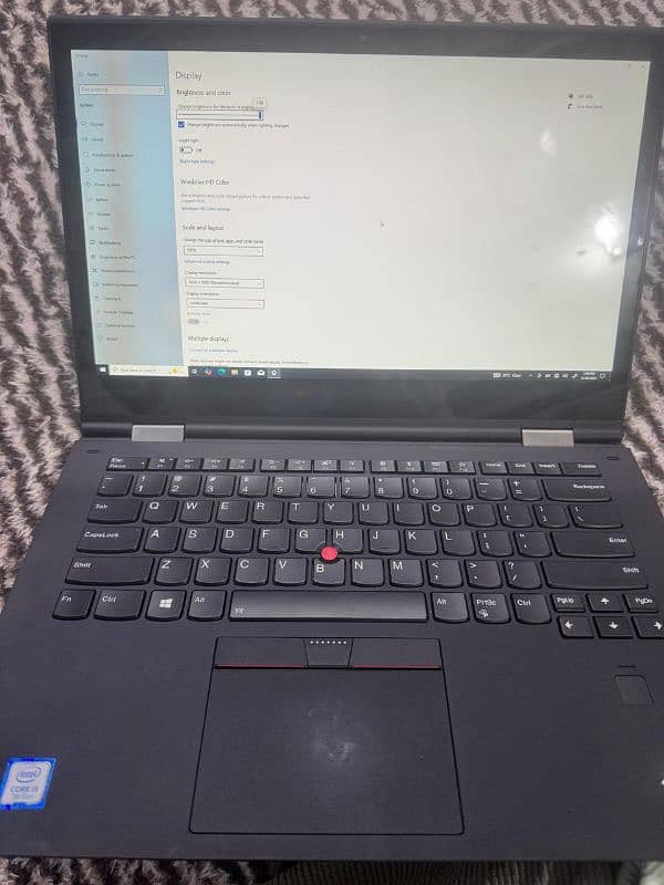 Lenovo Thinkpad X1 yoga Ci5-7th gen touch x360 fhd display 7