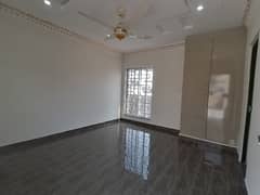 Upper Portion Of 10 Marla Available For rent In Allama Iqbal Town - Raza Block