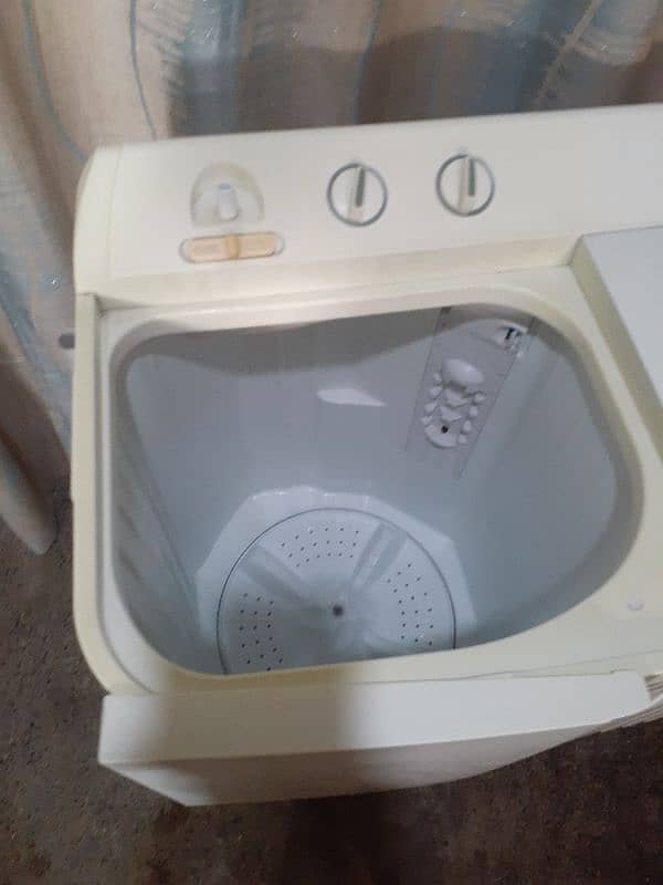 Haier washing machine and dryer (HWM 100-AS) 3