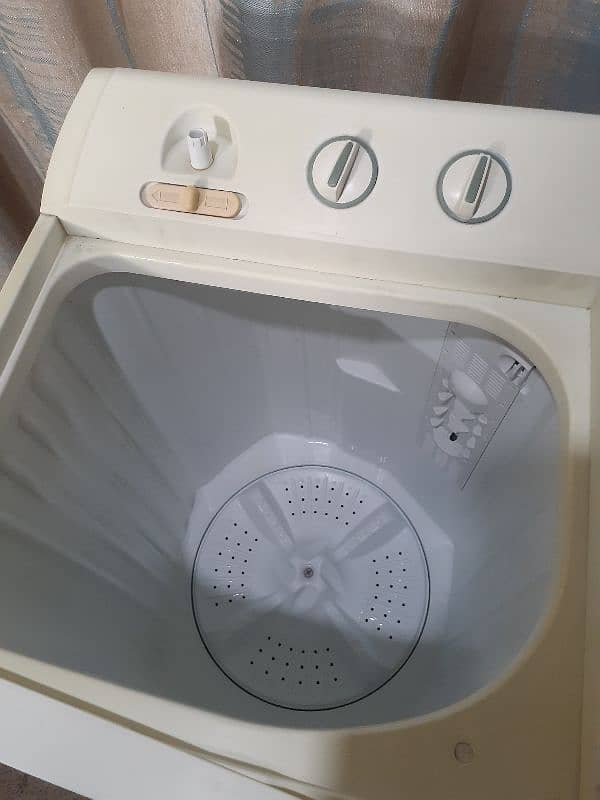 Haier washing machine and dryer (HWM 100-AS) 4