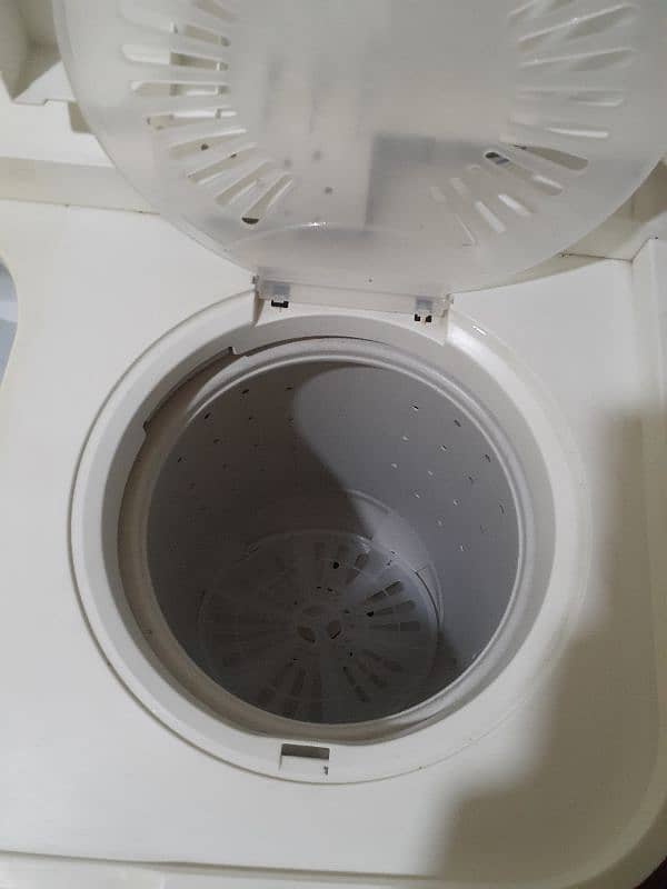 Haier washing machine and dryer (HWM 100-AS) 8