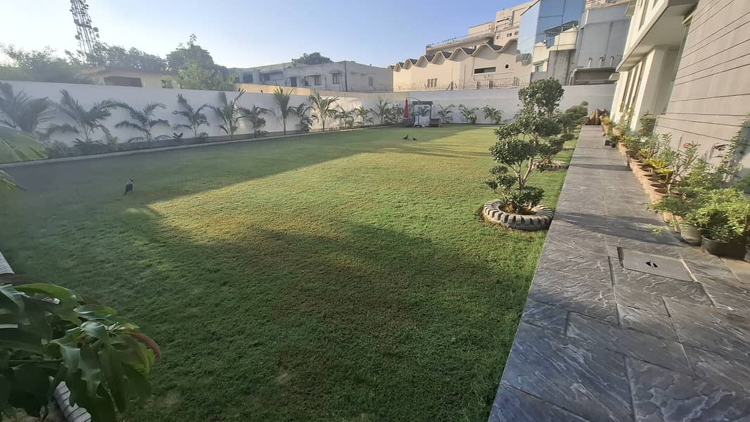 600SQYD GARDEN / LAWN FOR RENT 1