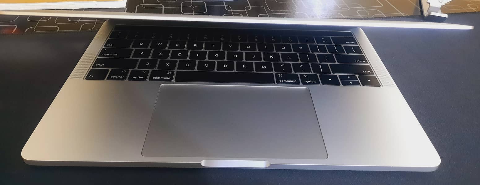 Apple MacBook Pro 2018 | 16GB RAM | 500GB SSD | Touchbar | 13 Inches 2