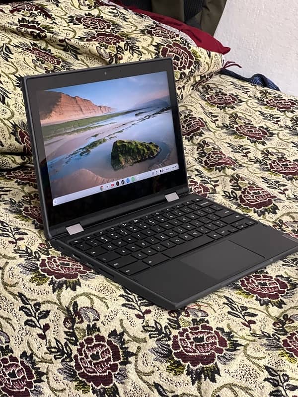 lenovo chrome book only 5 days use brand new exchange possible 3