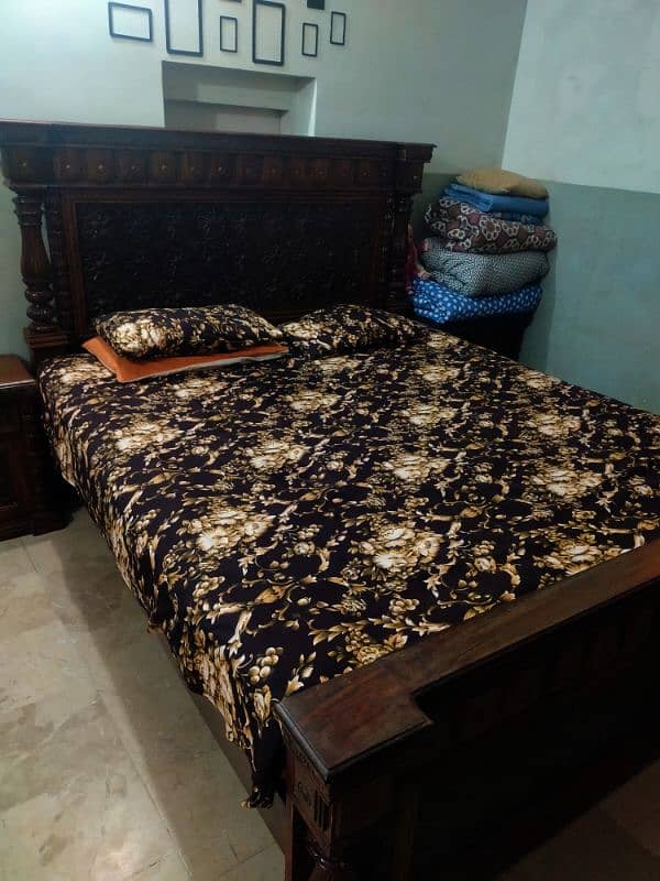 Chiniot furniture. bed 6×6+Dressing table+Almari+Divider+Seaty. 0