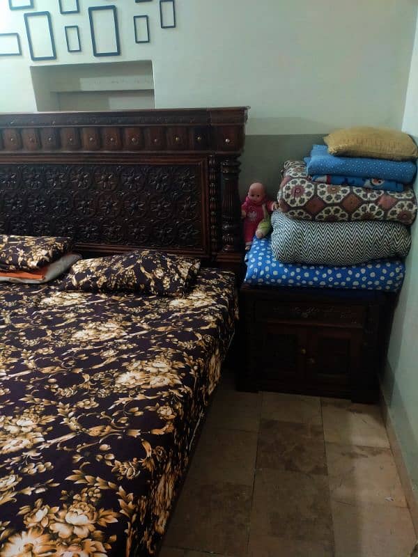 Chiniot furniture. bed 6×6+Dressing table+Almari+Divider+Seaty. 2