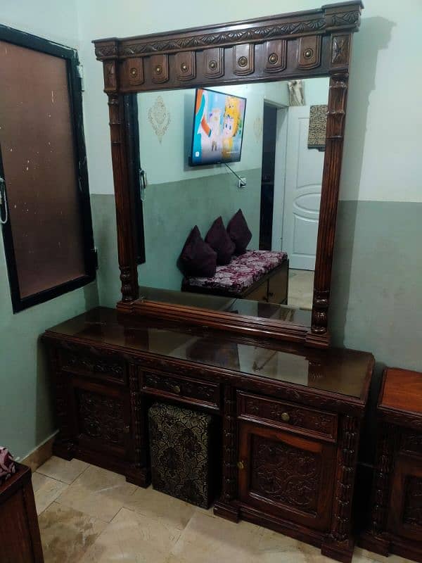 Chiniot furniture. bed 6×6+Dressing table+Almari+Divider+Seaty. 3