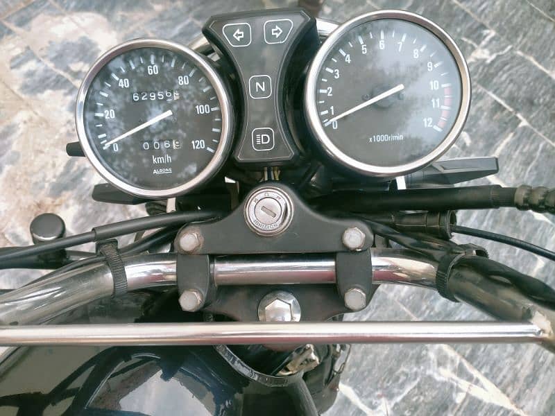 Suzuki GS 150 2