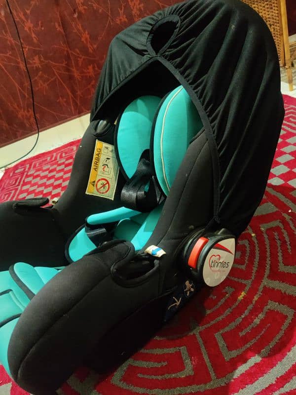 Baby car seat (carry cot for sale) 4