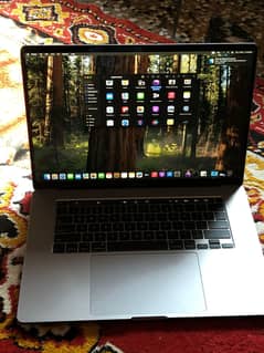 MacBook pro 2019  Intel processor i9 Display 15inch 32GB RAM 512 SSD