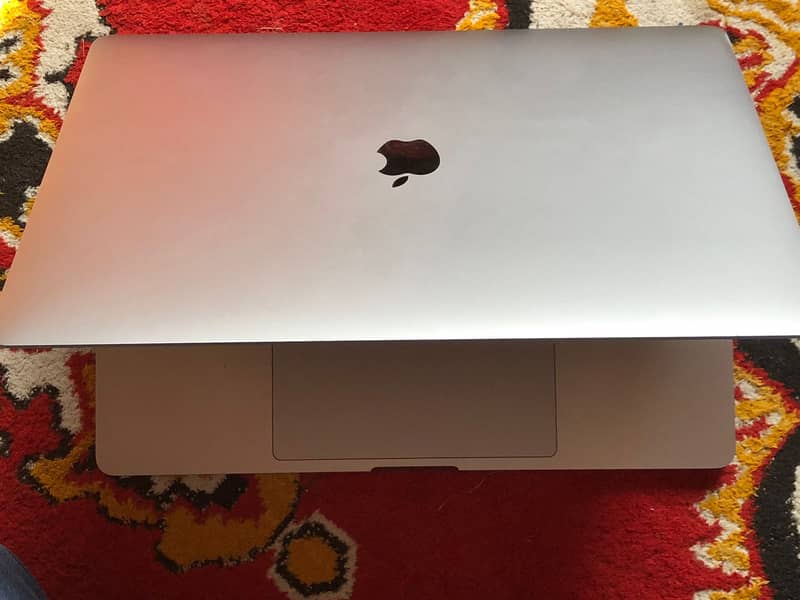 MacBook pro 2019  Intel processor i9 Display 15inch 32GB RAM 512 SSD 5