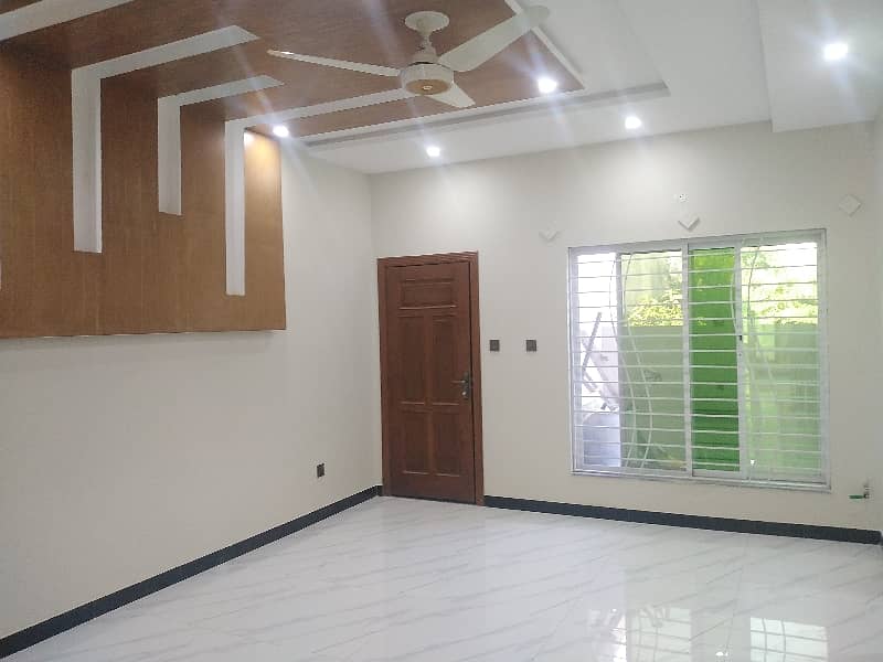 10 Marla House For Sale In Beautiful Faisal Town Phase 1 - Block A 5