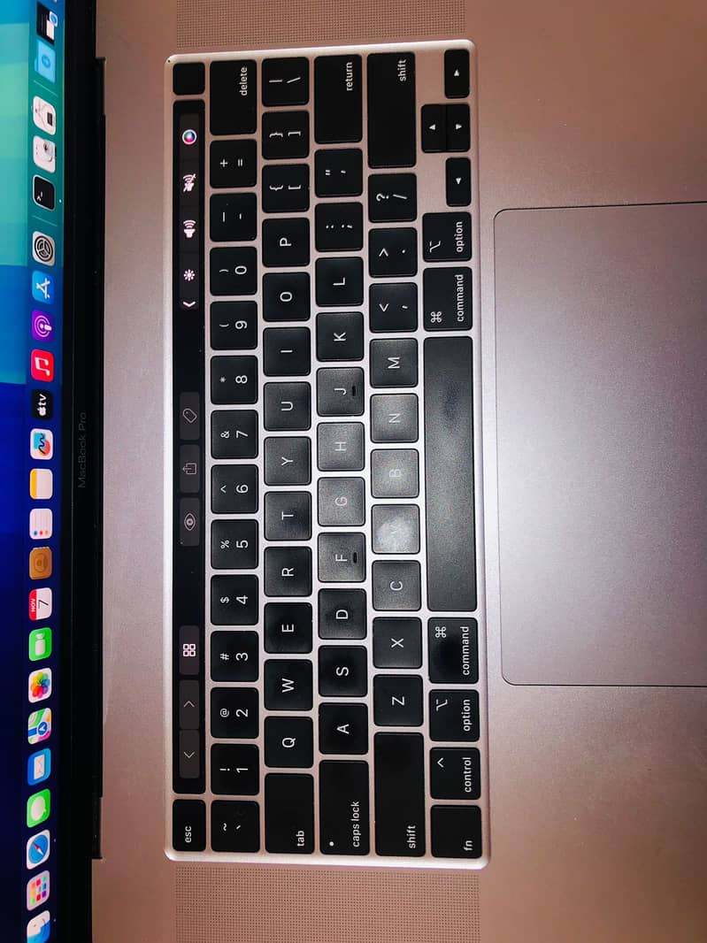 MacBook pro 2019  Intel processor i7 Display 16inch 32GB RAM 512 SSD 3