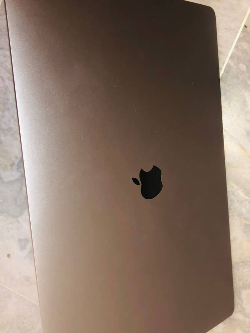 MacBook pro 2019  Intel processor i7 Display 16inch 32GB RAM 512 SSD 5