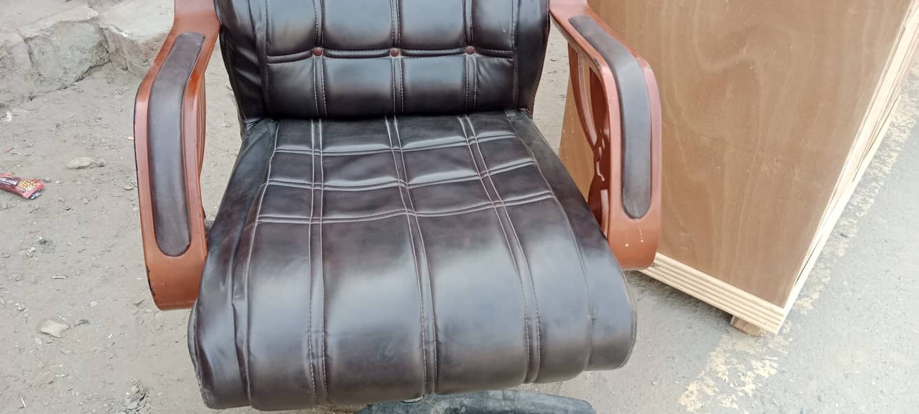 Office chair for sale faisalabad 0