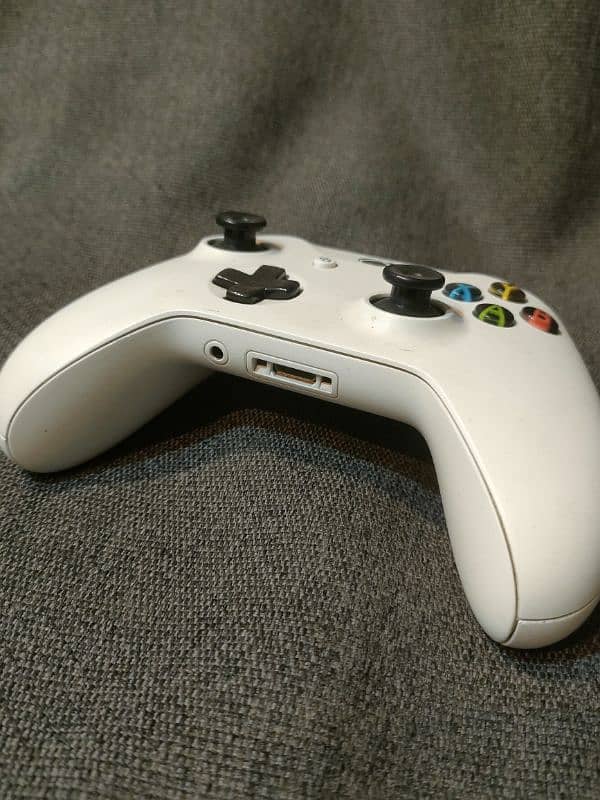 Xbox controllers 7