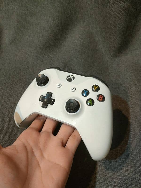 Xbox controllers 8