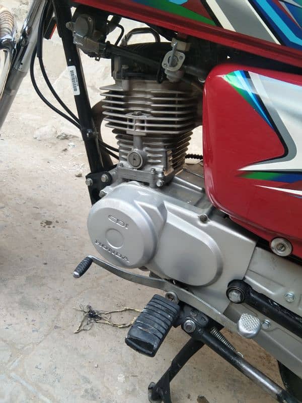 Honda 125 2022.2023model first owner ke naam hai documents clear hai 2