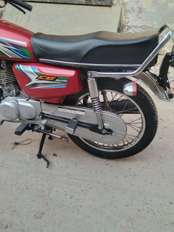 Honda 125 2022.2023model first owner ke naam hai documents clear hai 3