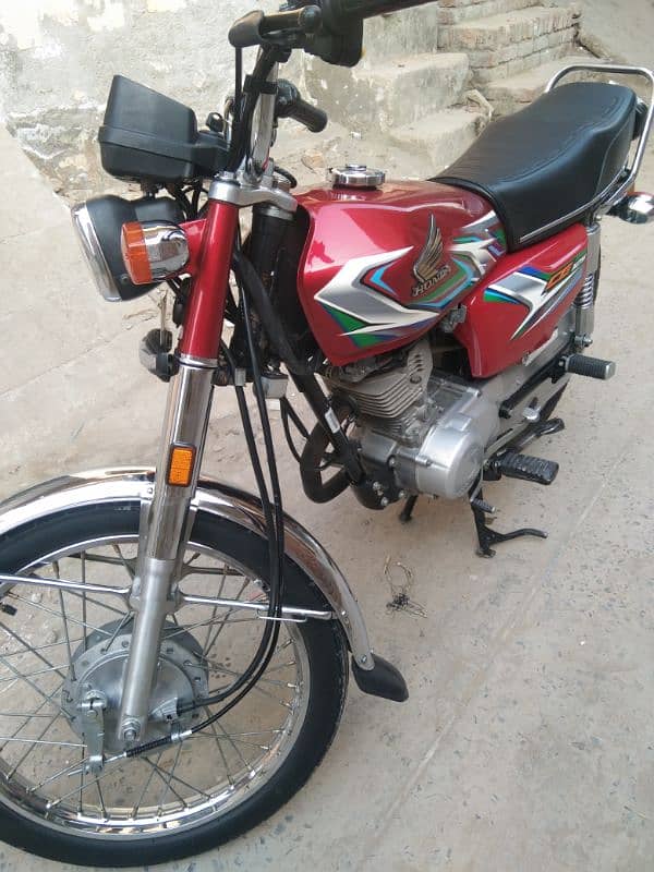 Honda 125 2022.2023model first owner ke naam hai documents clear hai 4