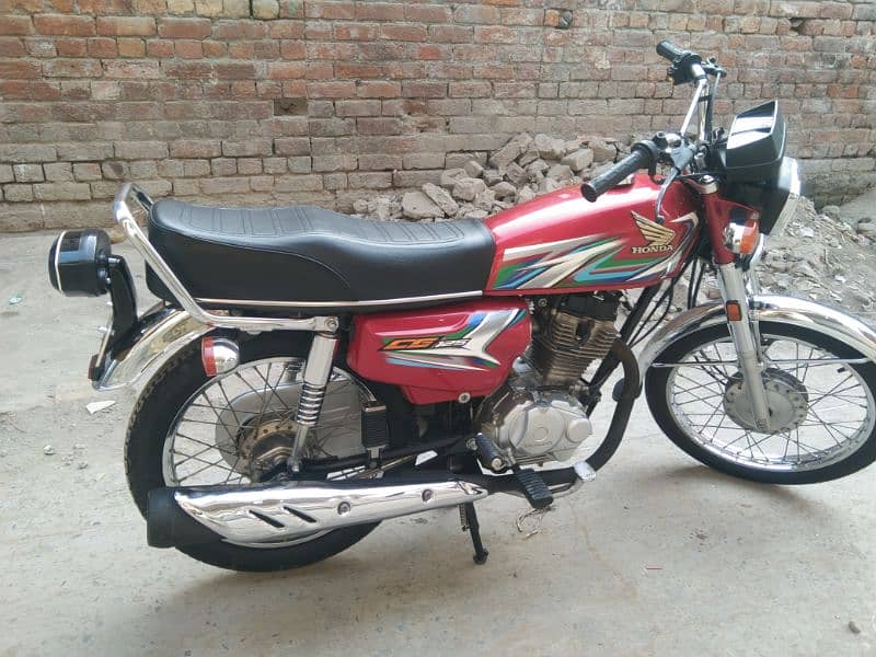 Honda 125 2022.2023model first owner ke naam hai documents clear hai 5