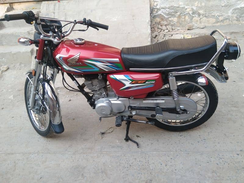 Honda 125 2022.2023model first owner ke naam hai documents clear hai 6