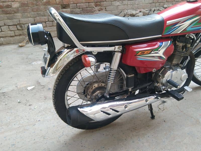 Honda 125 2022.2023model first owner ke naam hai documents clear hai 7