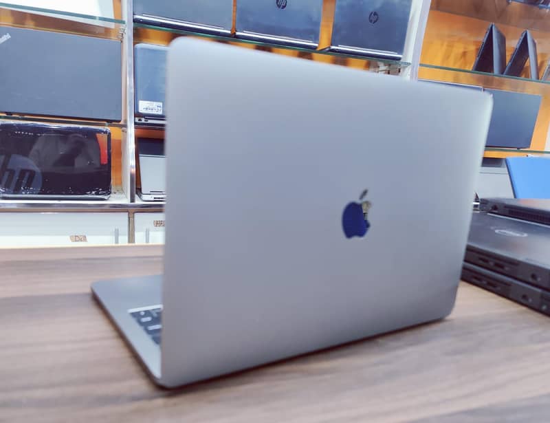 Apple Macbook Pro  2017 with 16GB Ram 256GB SSD 3