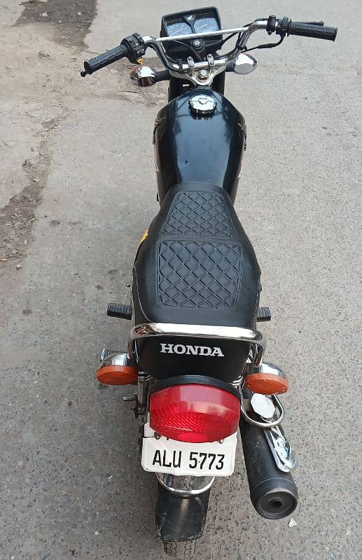 Honda 125 Black 3