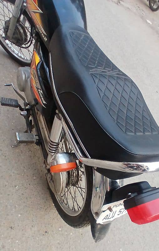 Honda 125 Black 7