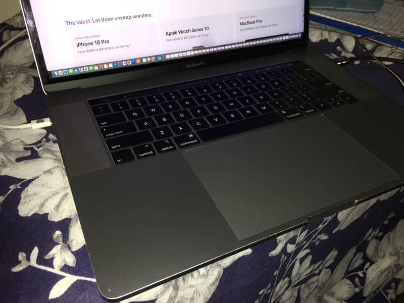 Apple MacBook Pro 15-inch Intel Core i7 - 16GB RAM Laptop 2