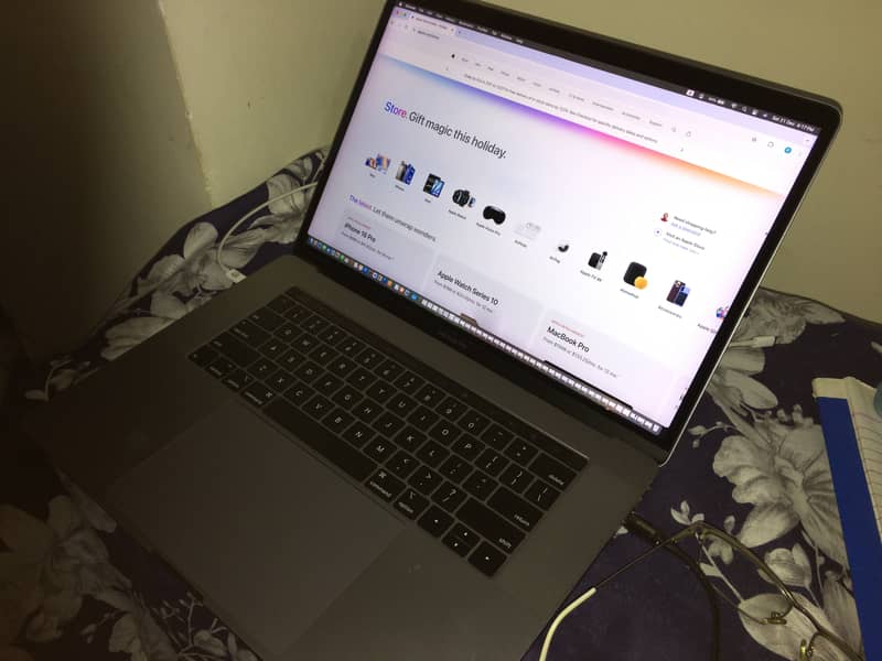 Apple MacBook Pro 15-inch Intel Core i7 - 16GB RAM Laptop 3