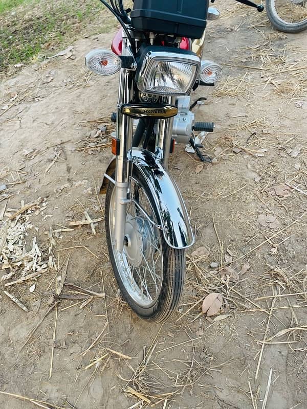 Honda CG125S Gold Edition 7