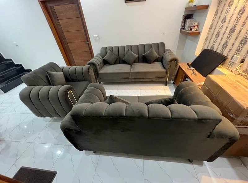 6 seater sofa . 3,2,1 . Brand new condition 2