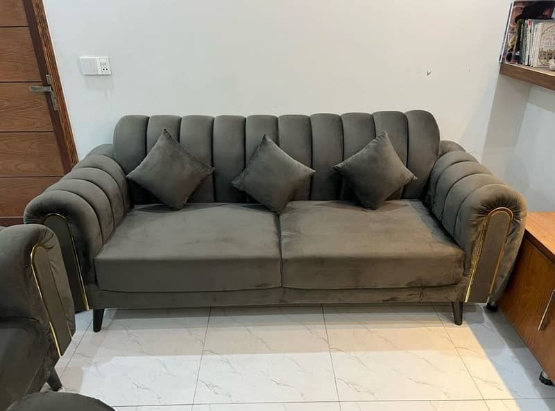 6 seater sofa . 3,2,1 . Brand new condition 3