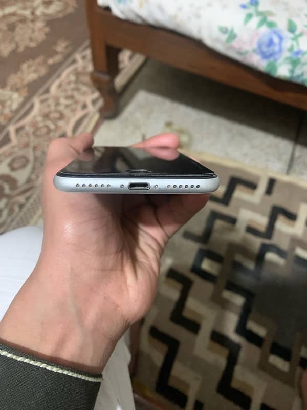 Iphone SE 2020 Pta Approved 10/10 Cond. 2