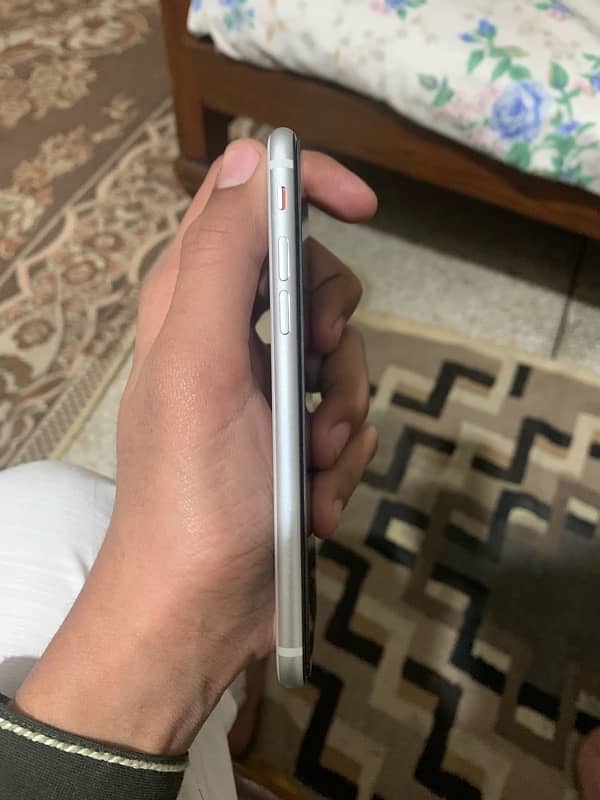 Iphone SE 2020 Pta Approved 10/10 Cond. 3