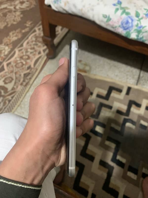 Iphone SE 2020 Pta Approved 10/10 Cond. 4